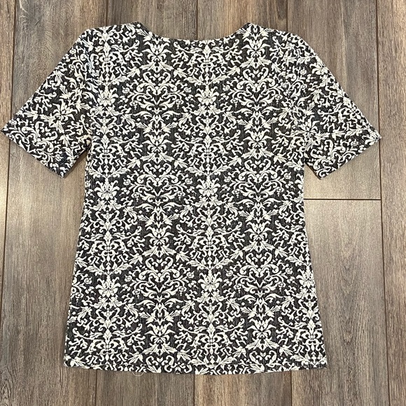 3 for $25 🌸 Ann Taylor Loft Top - Picture 2 of 3